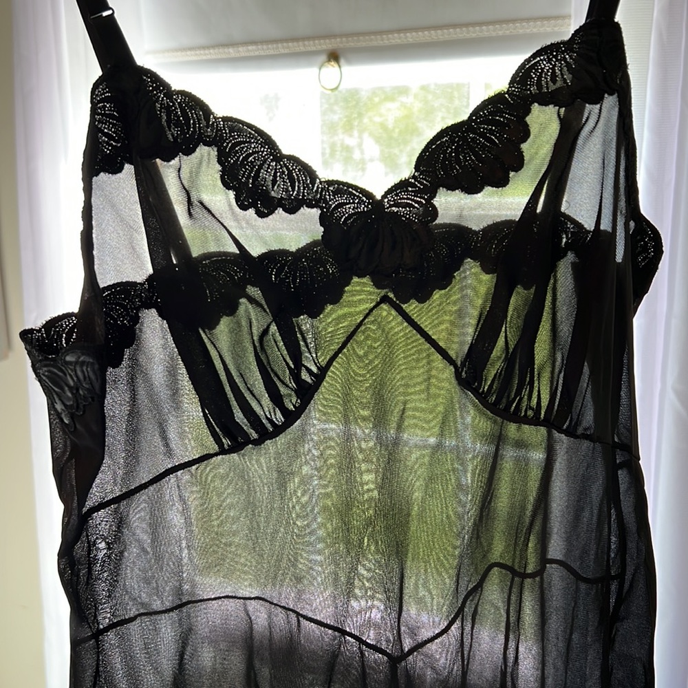 Beautiful Vintage Vanity Fair Black Slip Size 34 Small EUC - Picture 3 of 8